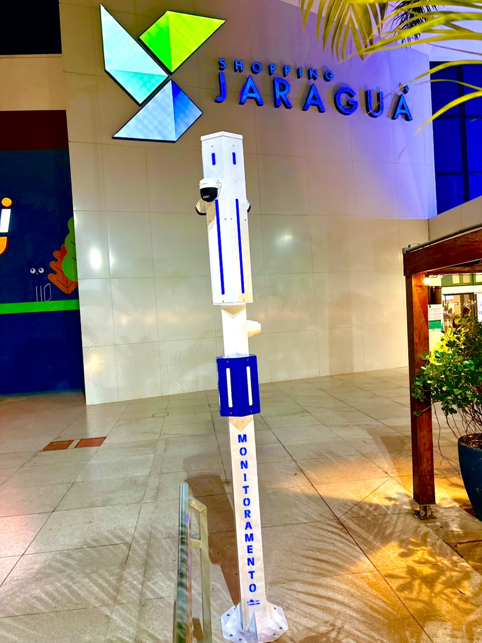 Totem de monitoramento da Startec instalado no Shopping Jaraguá